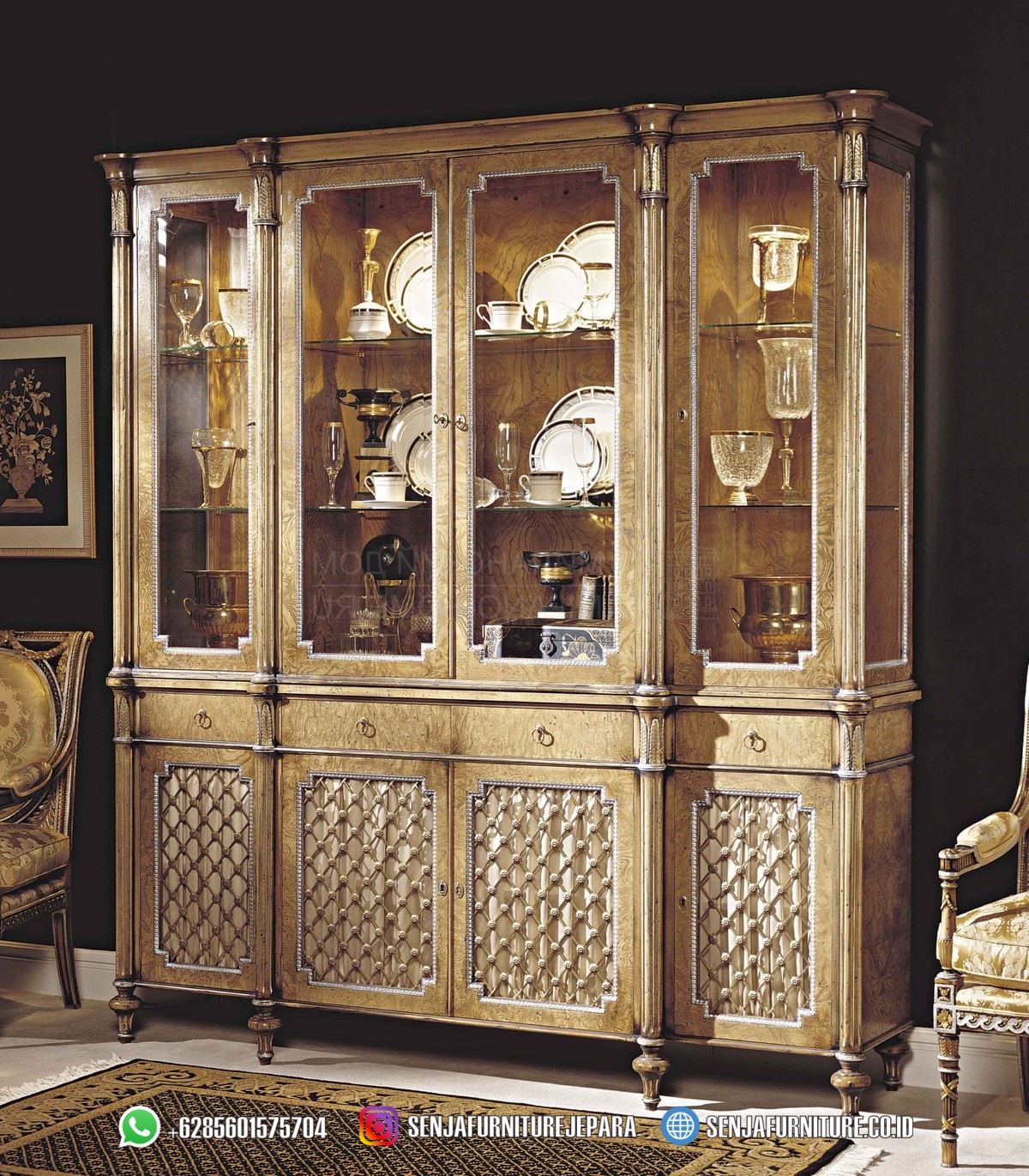 New Lemari Hias Mewah Kaca 4 Pintu American Classic Lemari Hias Mewah, Lemari Hias Klasik, Lemari Hias Ruang Tamu, Lemari Hias Minimalis, Lemari Hias Kaca, Lemari Hias Sudut, Lemari Hias TV, Lemari Hias Kayu Jati, Bufet Lemari Hias, Model Lemari Sudut, Lemari Hias Terbaru